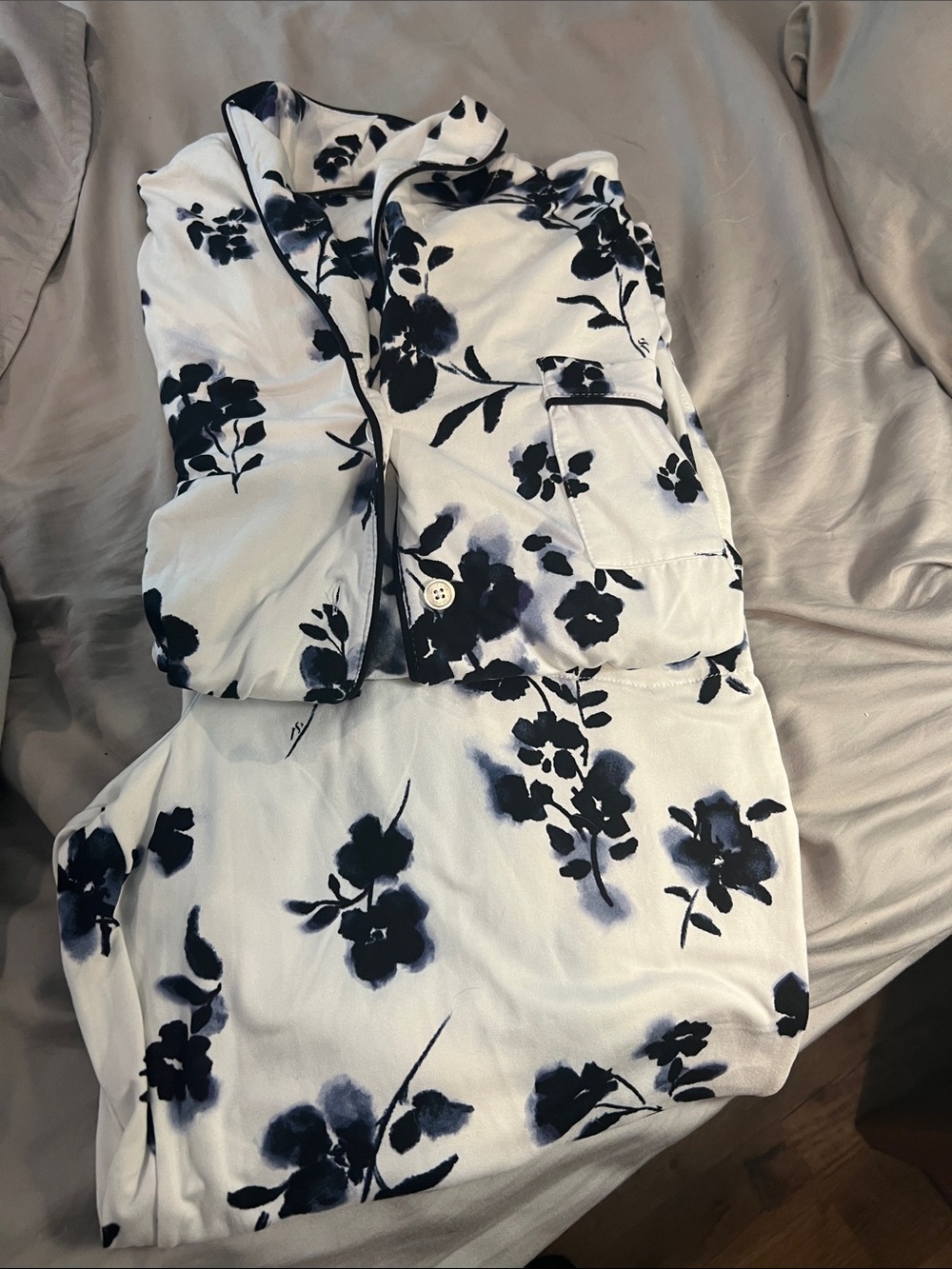 Vera Wang Floral Print Women’s Pajama Set in White and Black